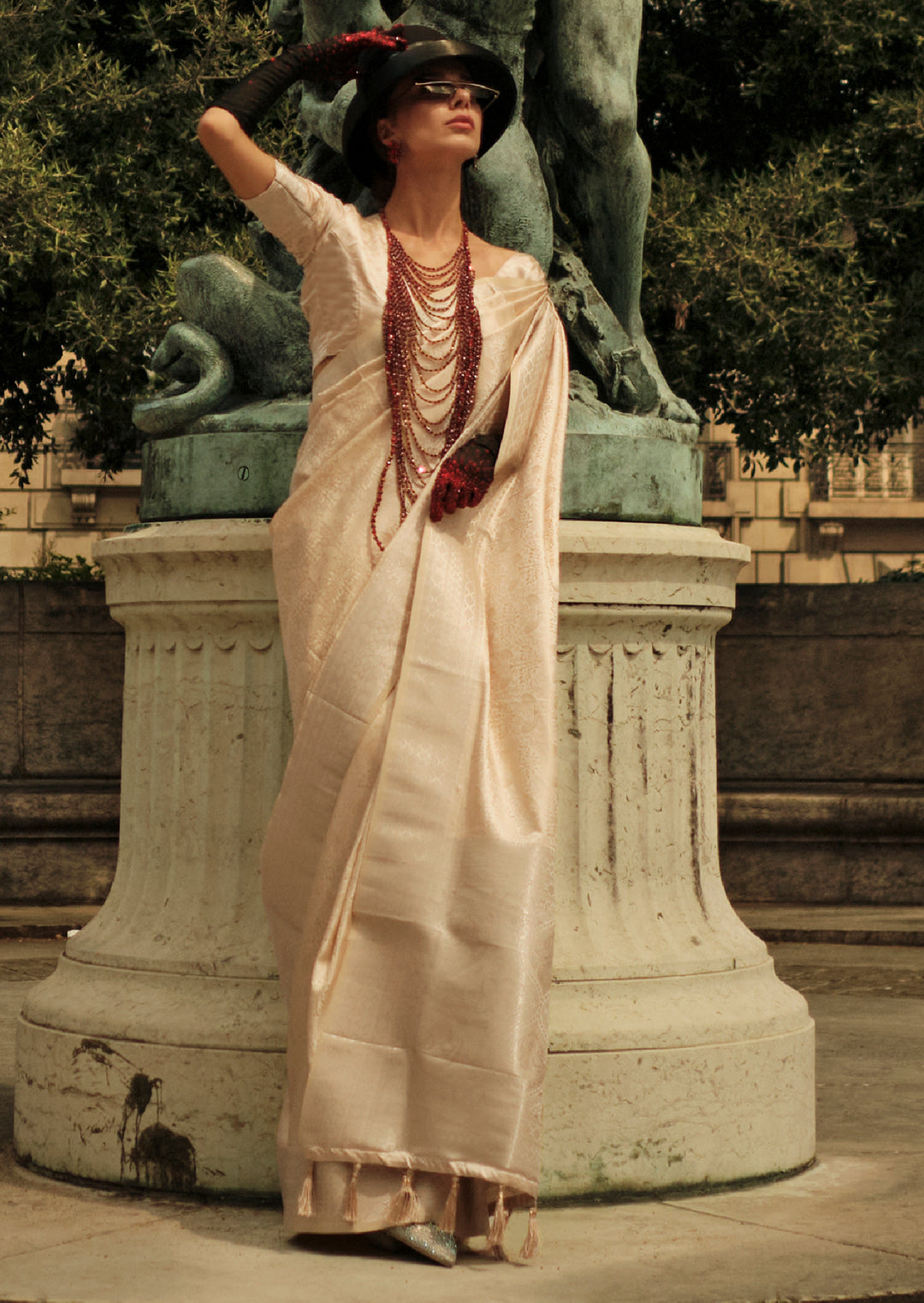 Cream White 	Woven Handloom Pure Satin Silk Saree