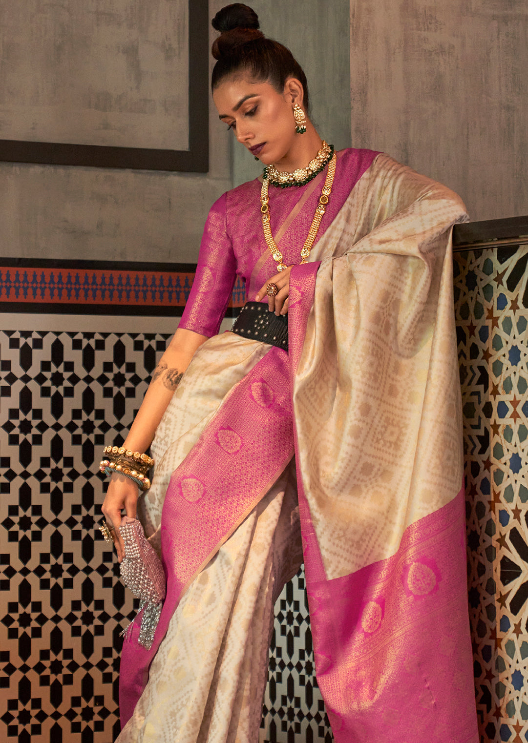Pearl White Zari Woven Handloom Kanjivaram Silk Saree