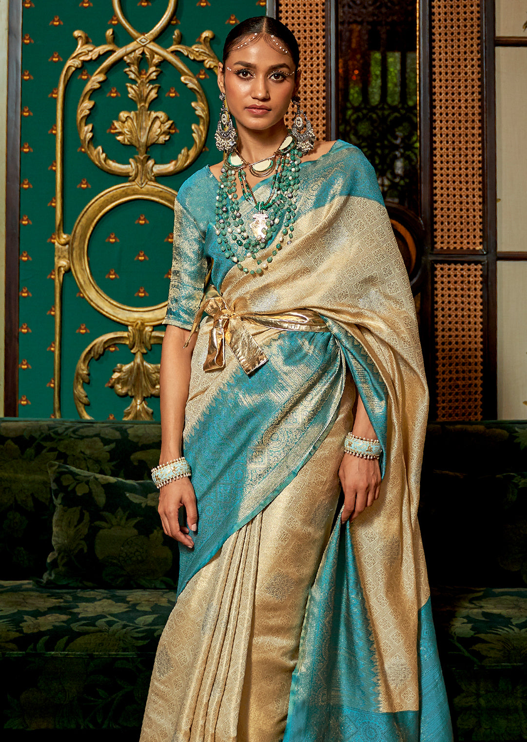 GOLDEN PEARL OFF WHITE AND BLUE ZARI WOVEN HANDLOOM KANJIVARAM SILK SAREE