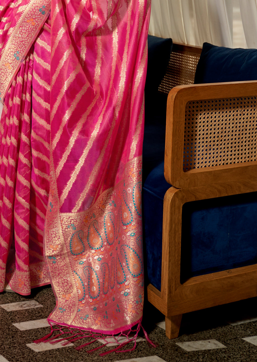 Hot Pink	Two Tone Meenakari Woven Pure Organza Silk Saree