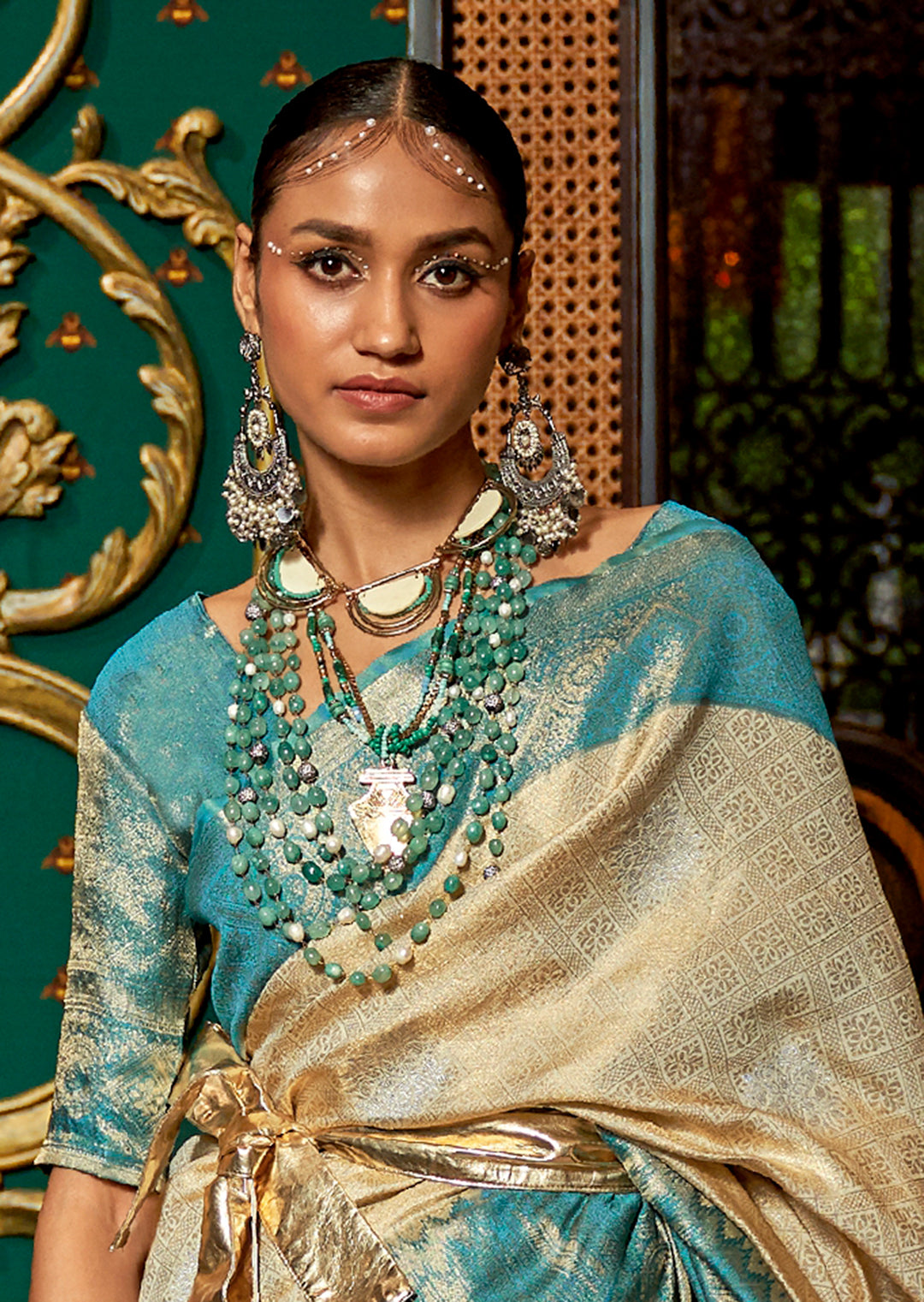 GOLDEN PEARL OFF WHITE AND BLUE ZARI WOVEN HANDLOOM KANJIVARAM SILK SAREE