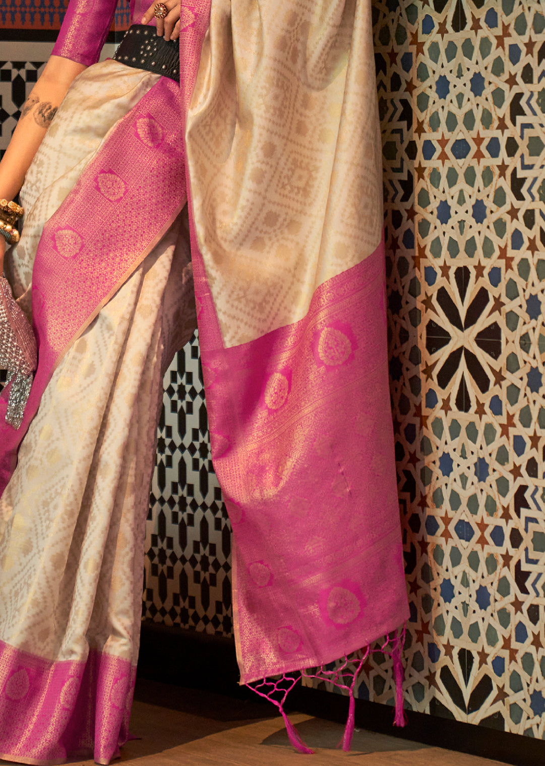 Pearl White Zari Woven Handloom Kanjivaram Silk Saree
