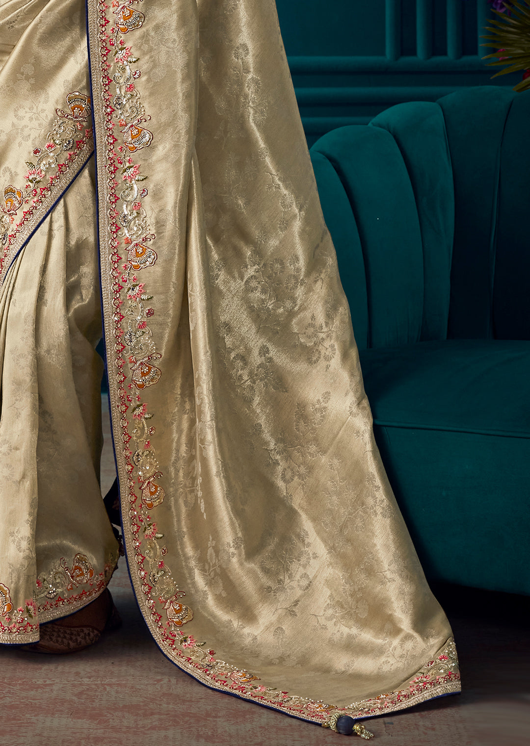 BALLET WHITE HEAVY EMBROIDERED BROCADE DESIGNER KANJIVARAM SILK SAREE