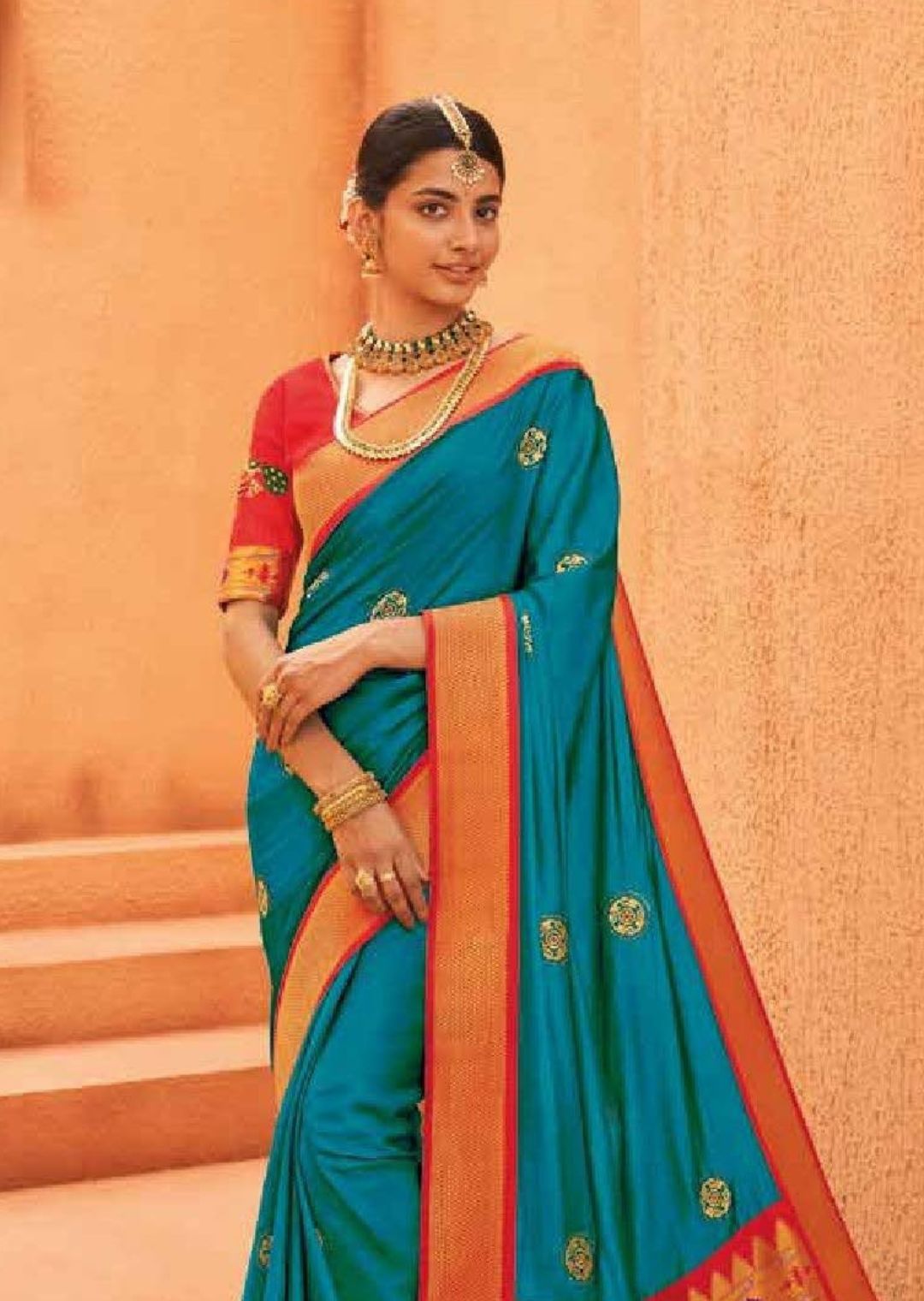 Blue Woven Paithani Silk Saree With Red Border