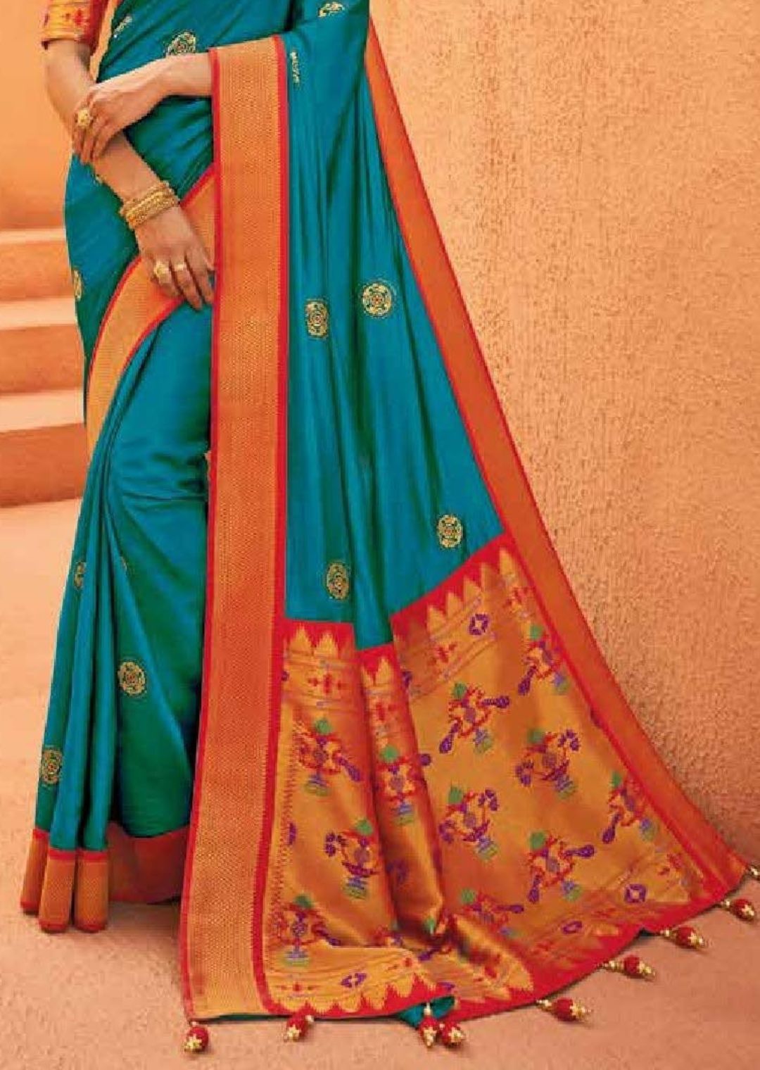 Blue Woven Paithani Silk Saree With Red Border