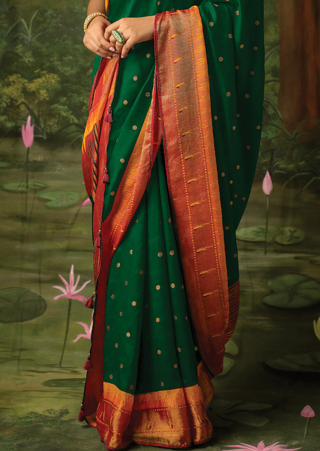Buy the amazing Dark Green Paithani Saree online-KARAGIRI – Karagiri