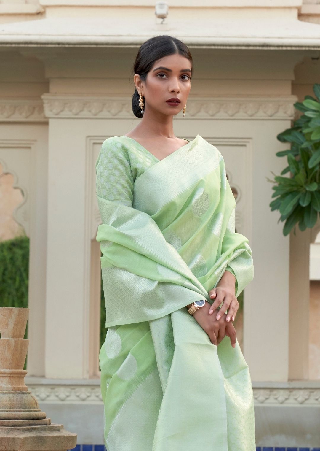 Tea Green Zari Woven Pure Handloom Linen Saree