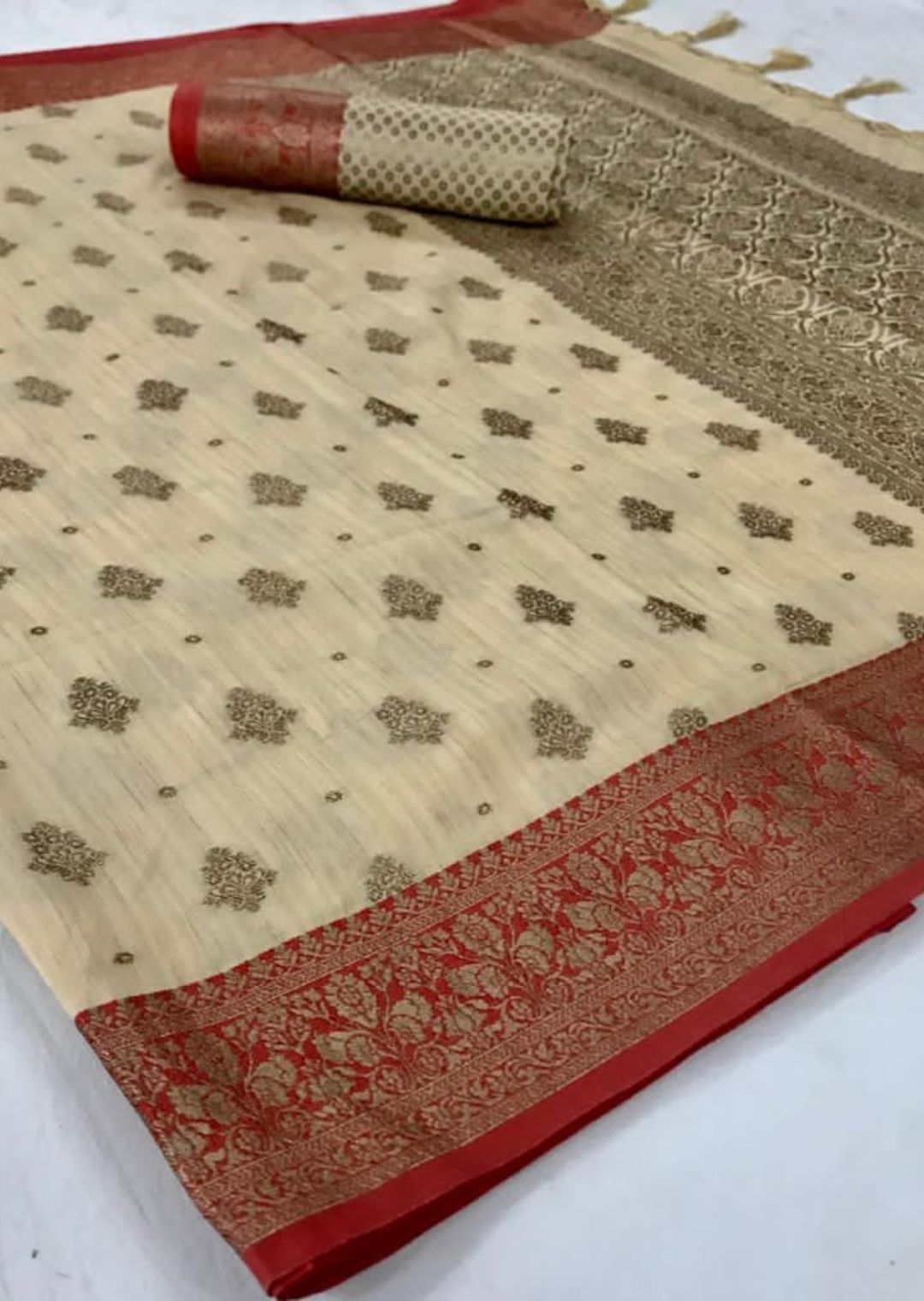 Pearl Off White Zari Woven Banarasi Silk Saree