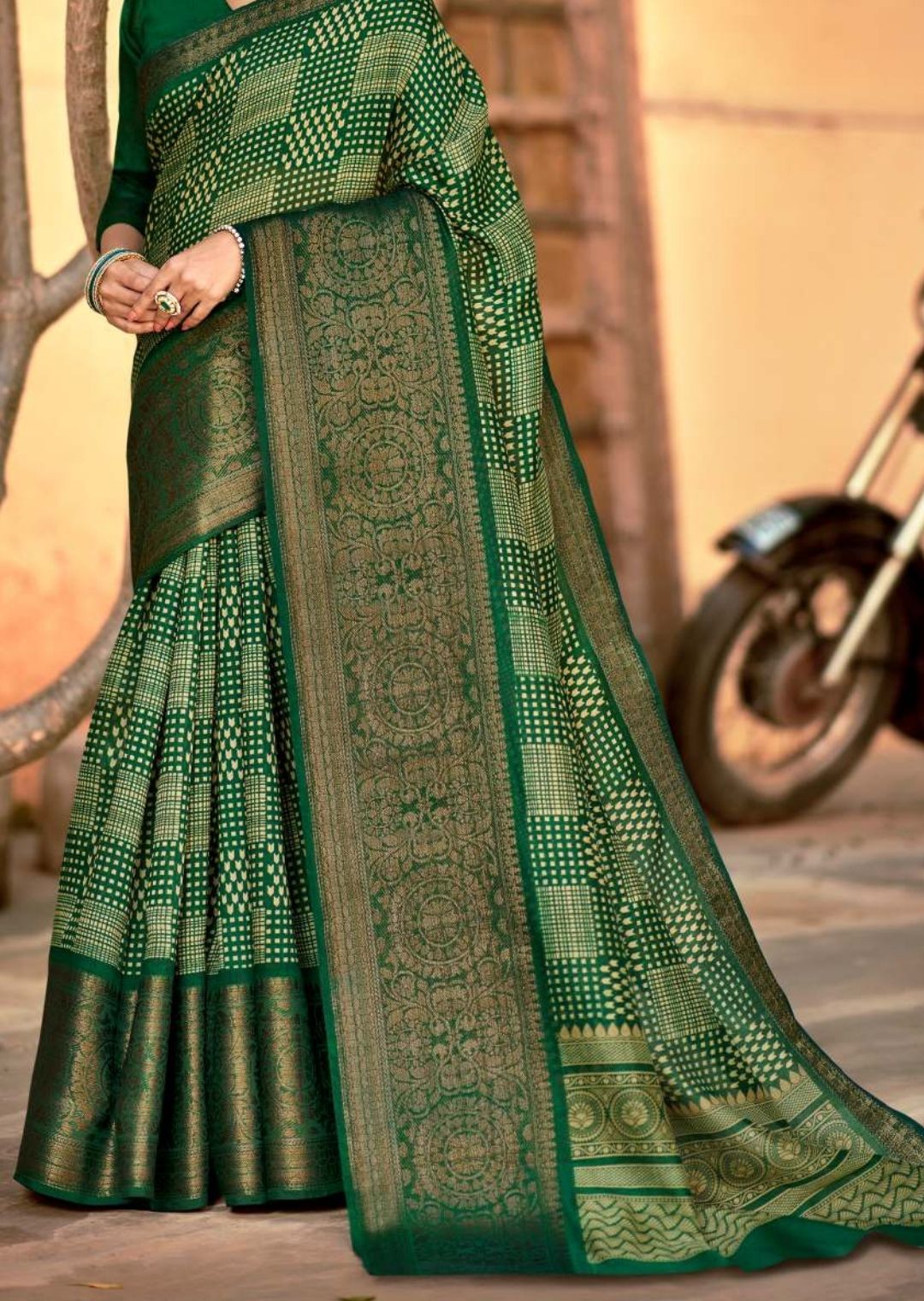 Green Woven Pure Handloom Cotton Saree