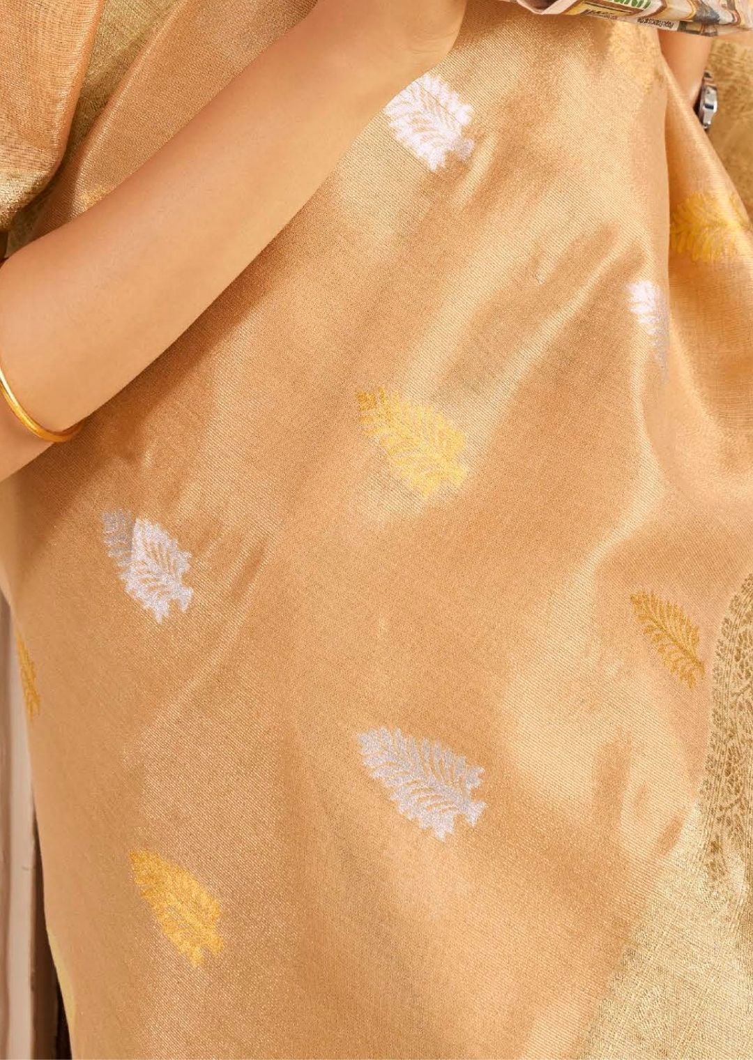 Golden Peach Zari Woven Pure Handloom Linen Silk Saree