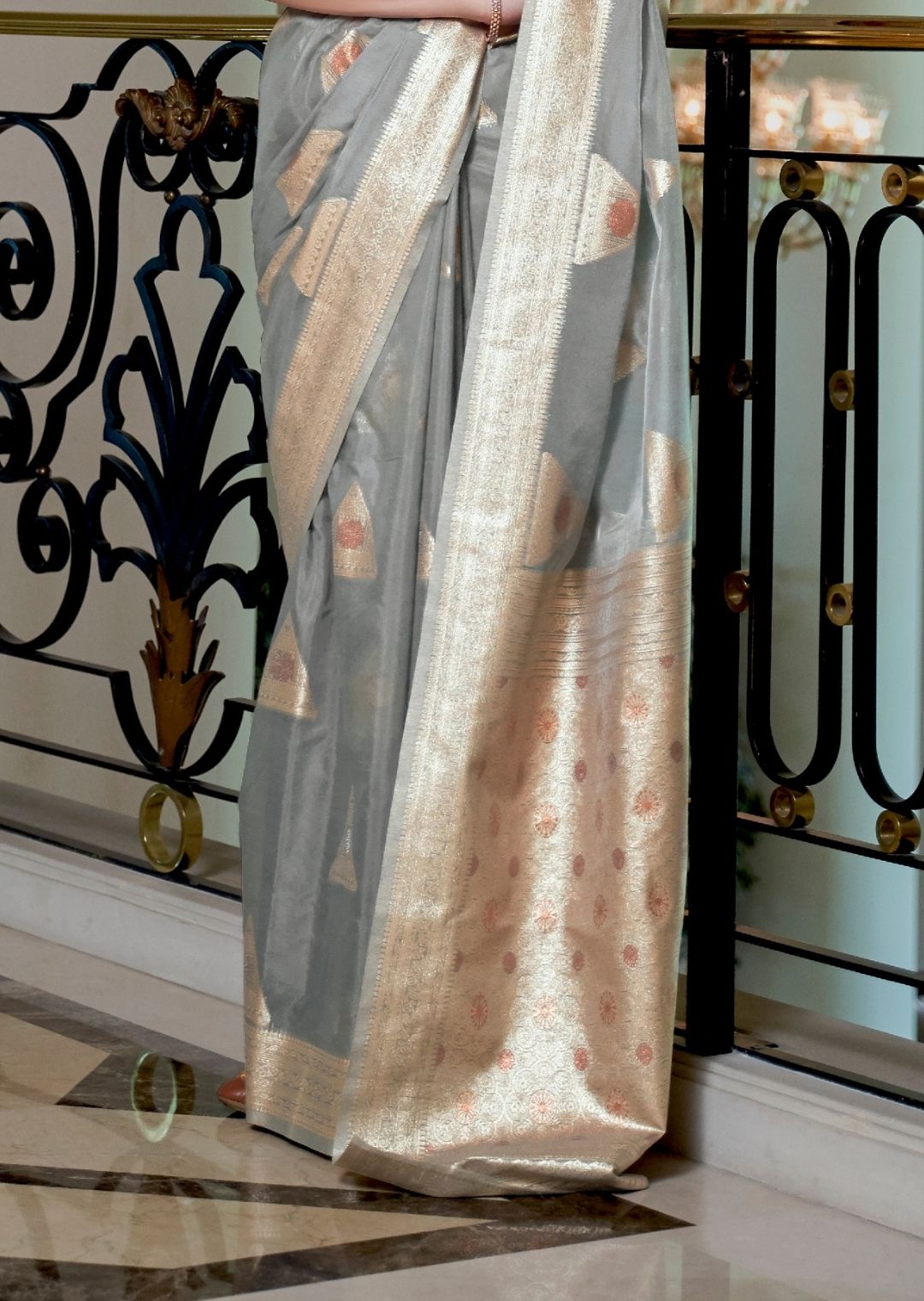 Cloud Gray Zari Woven Pure Handloom Linen Saree