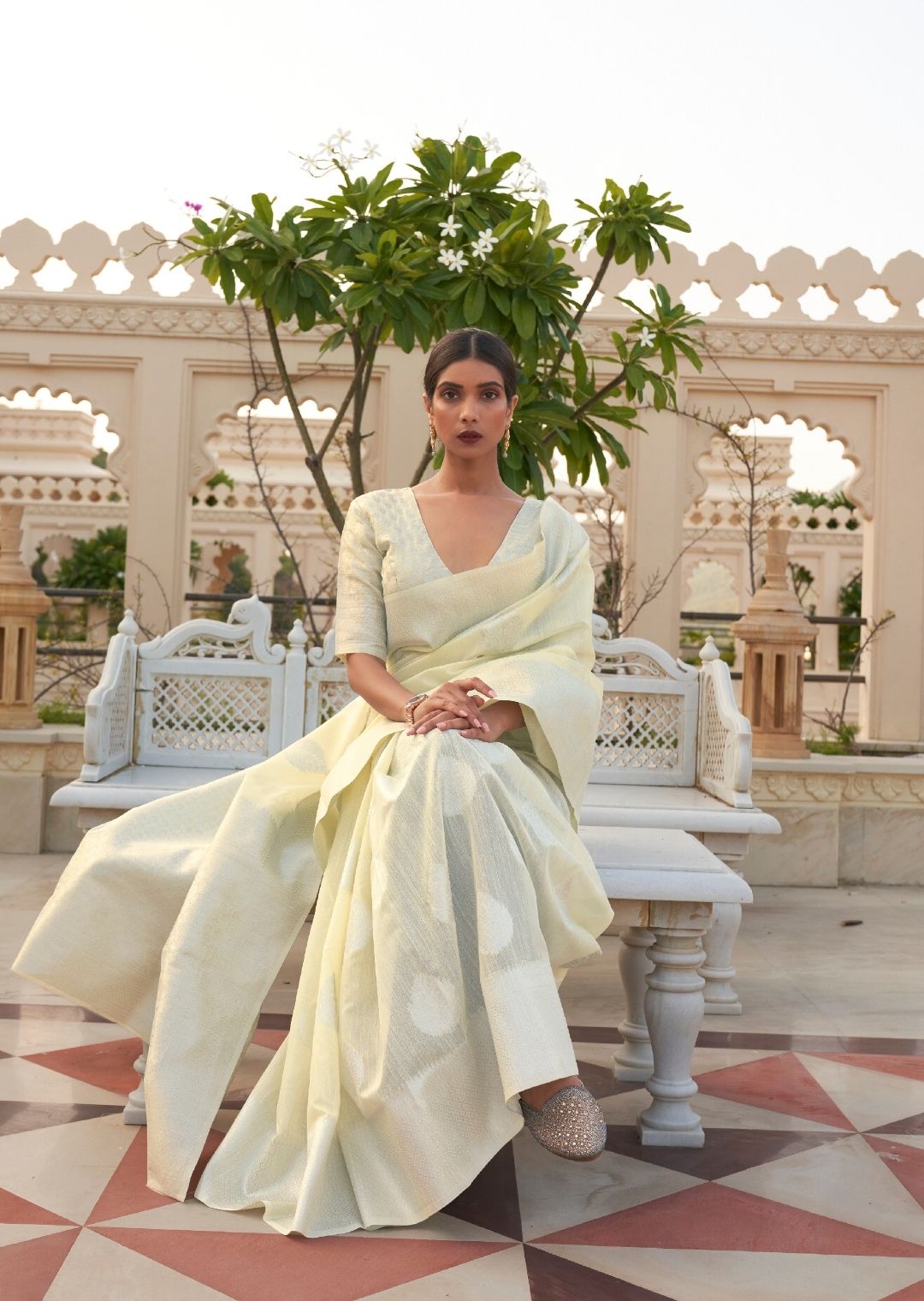 Cream White Zari Woven Pure Handloom Linen Saree