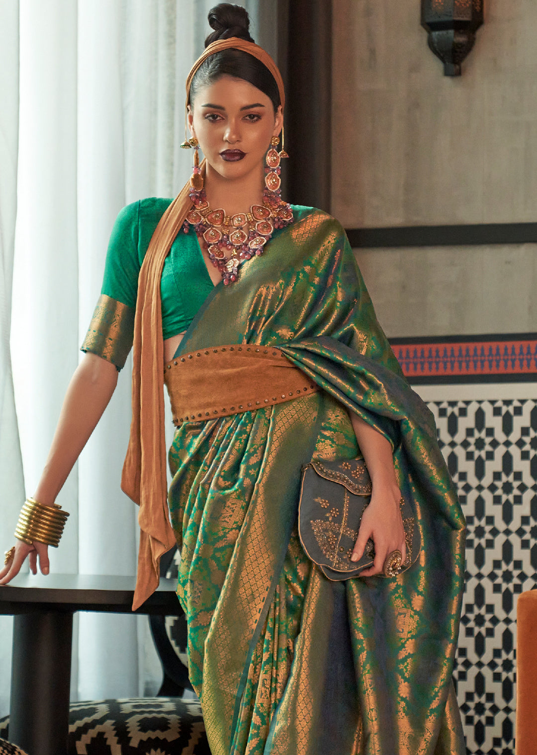 EMERALD GREEN ZARI WOVEN TWO TONE HANDLOOM KANJIVARAM SILK SAREE