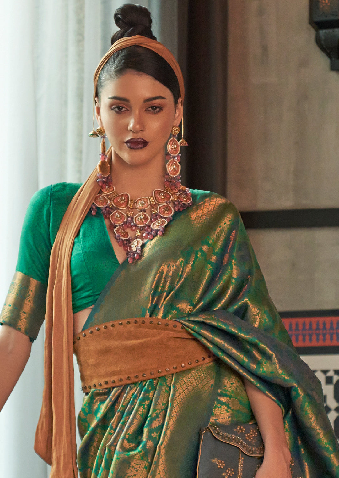 EMERALD GREEN ZARI WOVEN TWO TONE HANDLOOM KANJIVARAM SILK SAREE