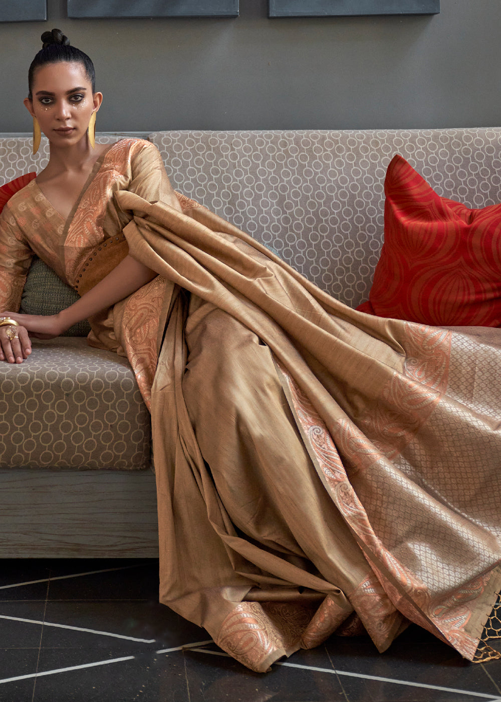 BEIGE OFF WHITE COPPER ZARI WOVEN HANDLOOM COTTON SILK SAREE