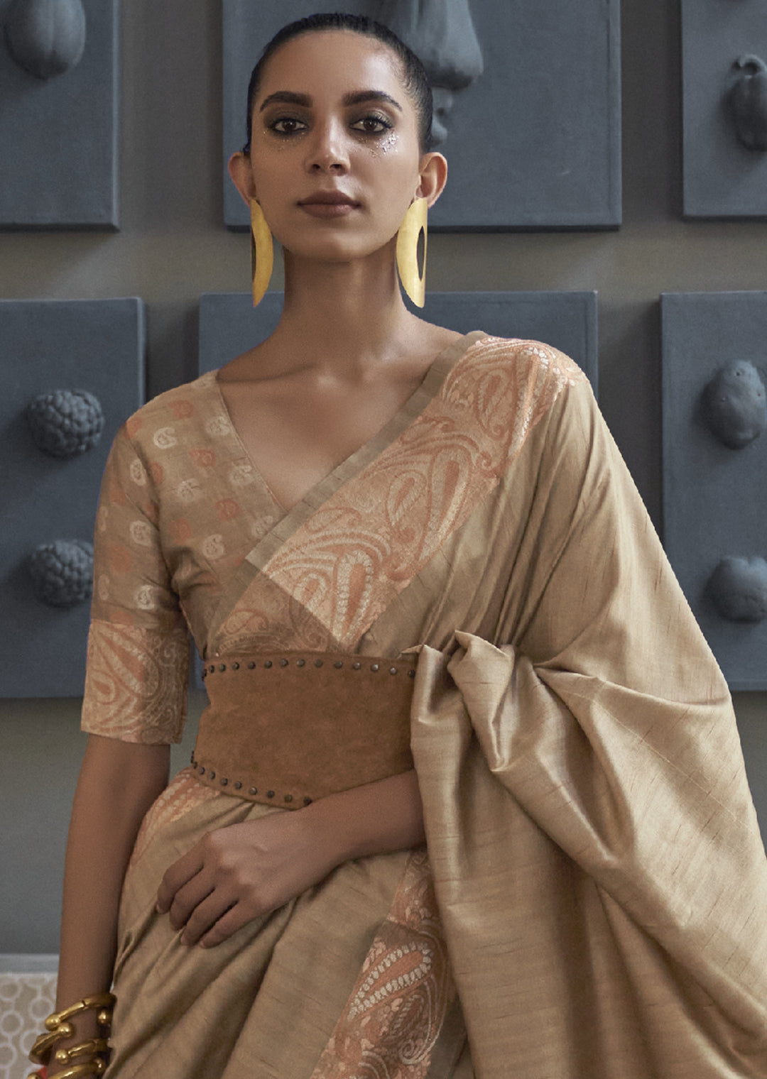 BEIGE OFF WHITE COPPER ZARI WOVEN HANDLOOM COTTON SILK SAREE