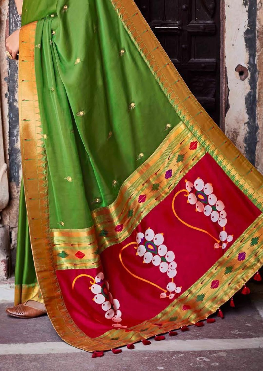 Green Woven Traditional Banarasi Paithani Silk Saree