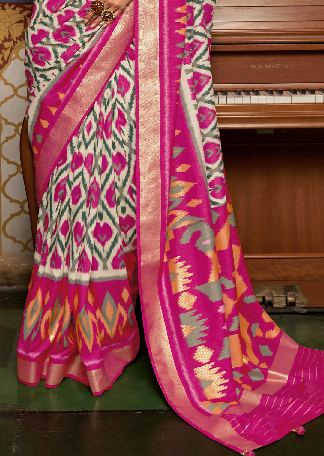 HOT PINK WOVEN PATOLA SILK SAREE