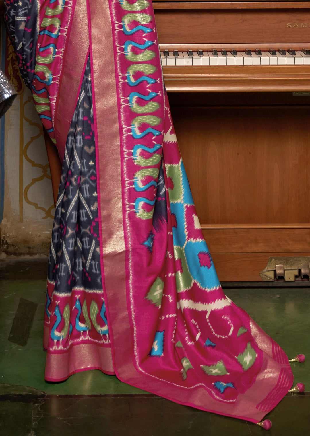 MIDNIGHT BLUE WOVEN PATOLA SILK SAREE