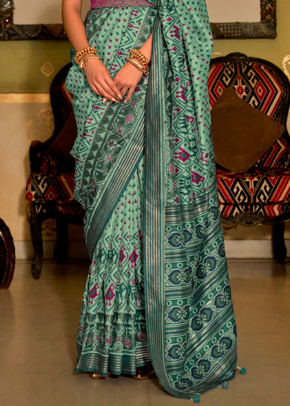 MINT GREEN WOVEN MANGALKARI PATOLA SILK SAREE