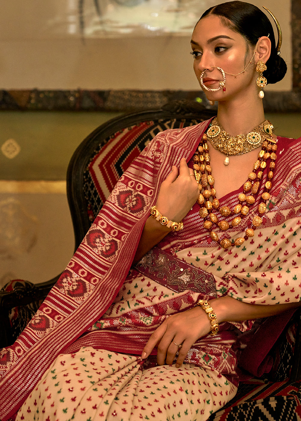 BEIGE WOVEN MANGALKARI PATOLA SILK SAREE