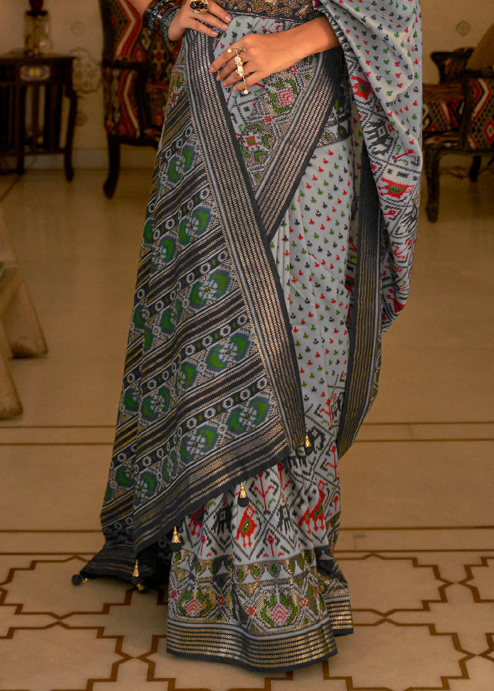 SLATE GRAY WOVEN MANGALKARI PATOLA SILK SAREE