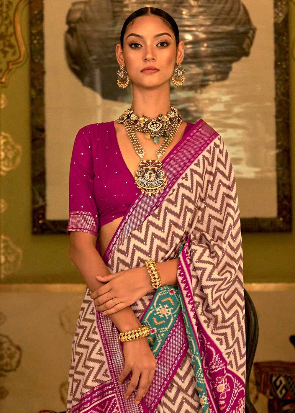MAGENTA AND WHITE WOVEN MANGALKARI PATOLA SILK SAREE