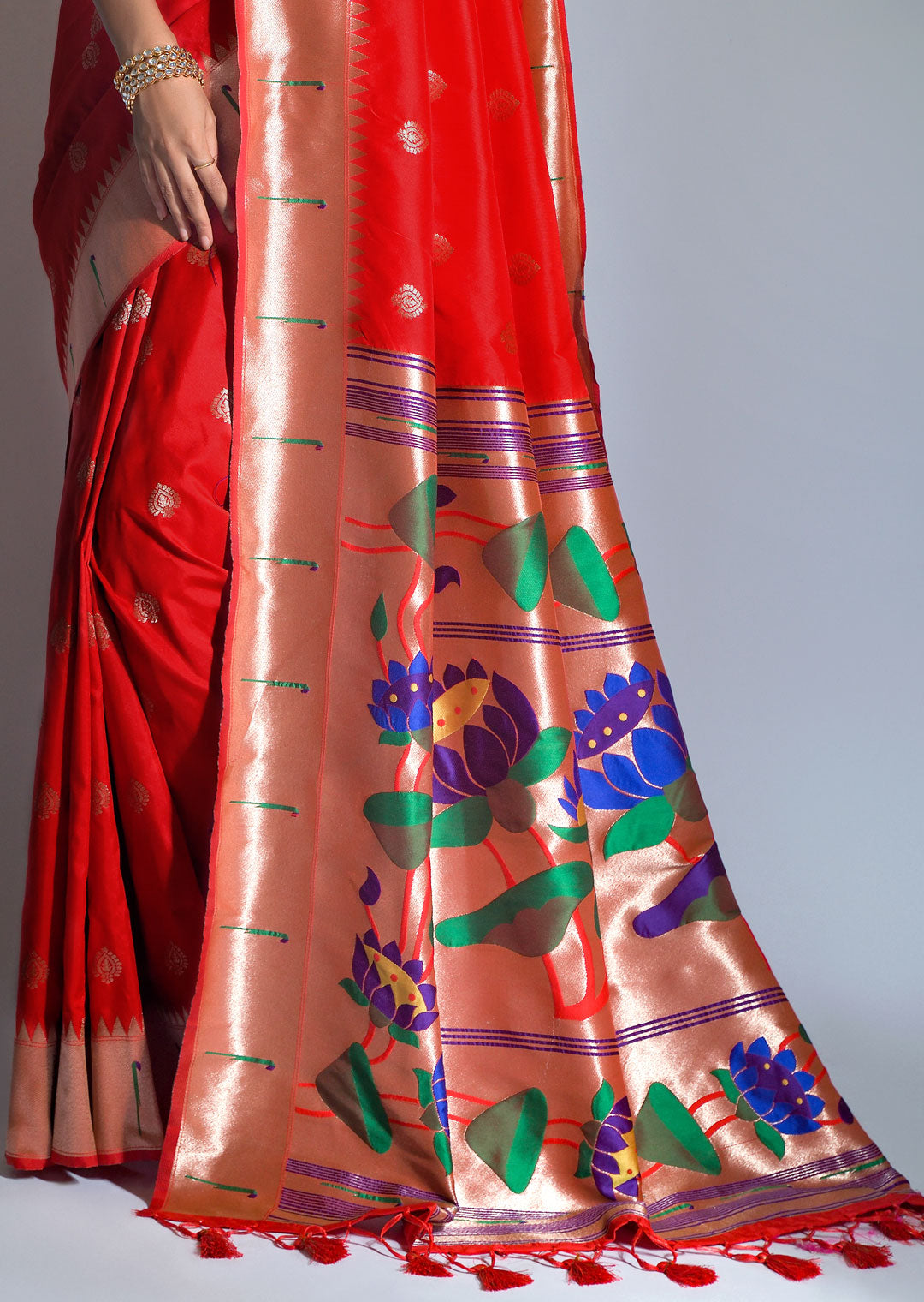 RED ZARI WOVEN TRADITIONAL PAITHANI SILK SAREE