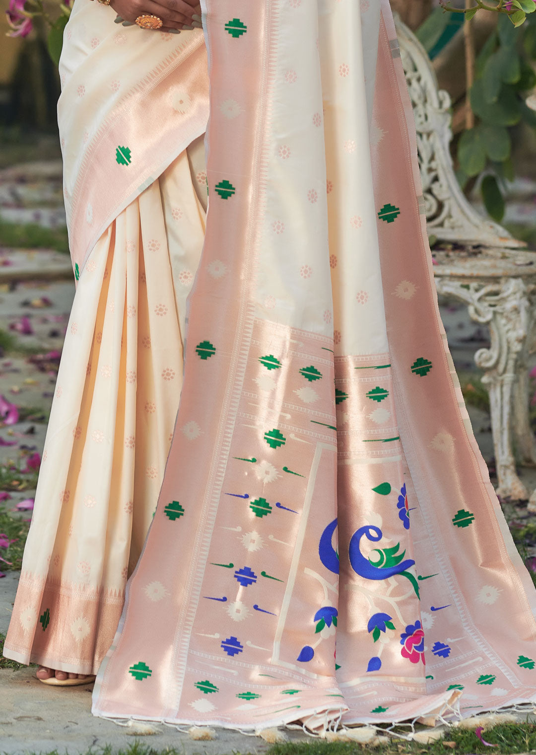 PEARL WHITE ZARI WOVEN TRADITIONAL PAITHANI SILK SAREE